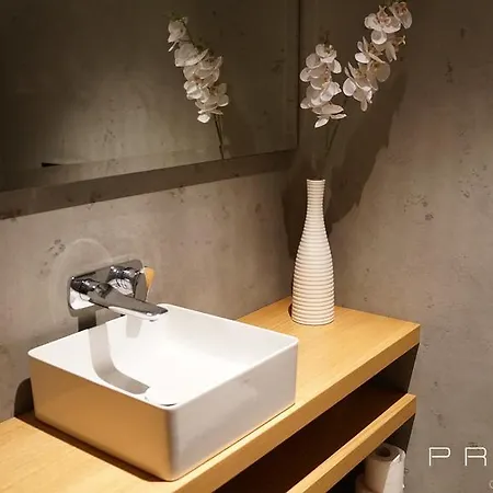 Prestige Neptun Park アパート *